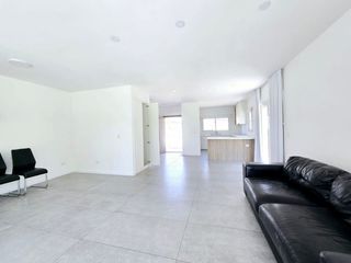Foto 8 de ALQUILER DE CASA EN Pilar