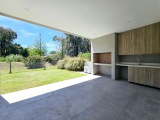 Foto 2 de ALQUILER DE CASA EN Pilar