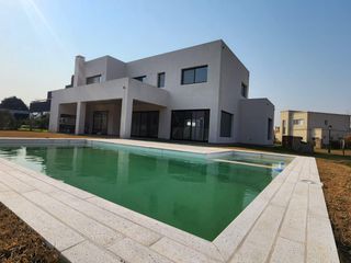 Foto 2 de Casa en  venta en  barrio San Matías, Escobar, Zona Norte.