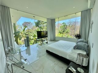 Foto 18 de VENTA CASA CON PLAYA SEMI-PRIVADA & VISTA AL MAR EN PRIMERA LINEA