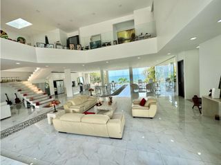 Foto 7 de VENTA CASA CON PLAYA SEMI-PRIVADA & VISTA AL MAR EN PRIMERA LINEA