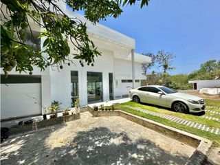 Foto 4 de VENTA CASA CON PLAYA SEMI-PRIVADA & VISTA AL MAR EN PRIMERA LINEA