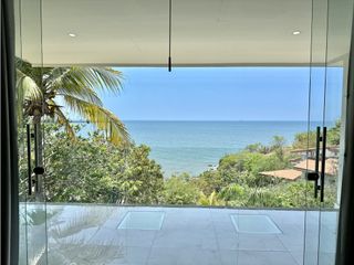 Foto 40 de VENTA CASA CON PLAYA SEMI-PRIVADA & VISTA AL MAR EN PRIMERA LINEA