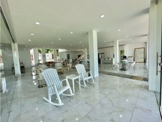 Foto 10 de VENTA CASA CON PLAYA SEMI-PRIVADA & VISTA AL MAR EN PRIMERA LINEA