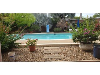 Foto 1 de Casa de 6 hab y piscina en venta barrio La Magdalena - Girardot,