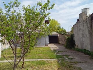 Foto 4 de Casa en venta - 4 Dormitorios 2 Baños - Cochera - 400Mts2 - Los Hornos
