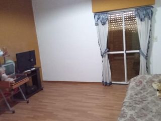 Foto 11 de Casa en venta - 4 Dormitorios 2 Baños - Cochera - 400Mts2 - Los Hornos