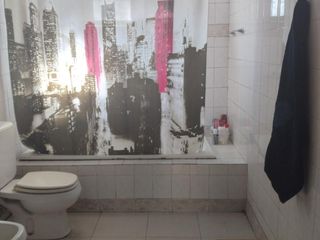 Foto 8 de Casa en venta - 4 Dormitorios 2 Baños - Cochera - 400Mts2 - Los Hornos