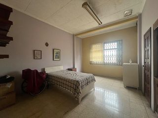 Foto 7 de Venta de casa esquinera ideal para inversión en Kennedy GabR