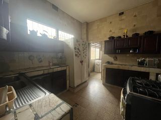 Foto 12 de Venta de casa esquinera ideal para inversión en Kennedy GabR