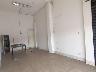 Foto 1 de Local Comercial en  alquiler en Av. 25 de Julio, GinS