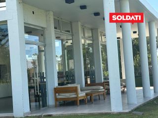 Foto 48 de Casa Santa Elena, con 3 cuartos y escritorio. Pileta, parrilla, piscina. Excelente.