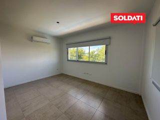 Foto 15 de Casa Santa Elena, con 3 cuartos y escritorio. Pileta, parrilla, piscina. Excelente.