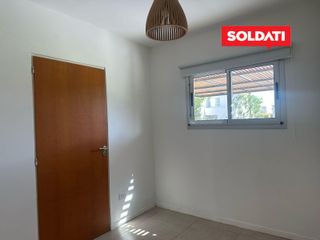 Foto 22 de Casa Santa Elena, con 3 cuartos y escritorio. Pileta, parrilla, piscina. Excelente.
