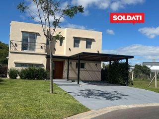 Foto 47 de Casa Santa Elena, con 3 cuartos y escritorio. Pileta, parrilla, piscina. Excelente.
