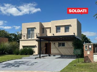 Foto 5 de Casa Santa Elena, con 3 cuartos y escritorio. Pileta, parrilla, piscina. Excelente.