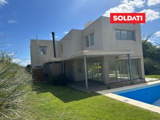 Foto 43 de Casa Santa Elena, con 3 cuartos y escritorio. Pileta, parrilla, piscina. Excelente.