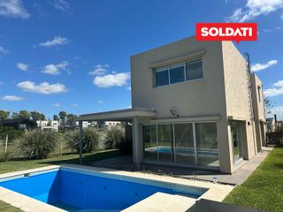 Foto 37 de Casa Santa Elena, con 3 cuartos y escritorio. Pileta, parrilla, piscina. Excelente.