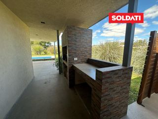 Foto 38 de Casa Santa Elena, con 3 cuartos y escritorio. Pileta, parrilla, piscina. Excelente.