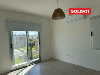 Foto 27 de Casa Santa Elena, con 3 cuartos y escritorio. Pileta, parrilla, piscina. Excelente.