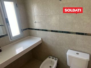 Foto 34 de Casa Santa Elena, con 3 cuartos y escritorio. Pileta, parrilla, piscina. Excelente.
