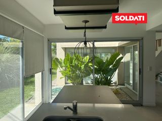 Foto 42 de Casa Santa Elena, con 3 cuartos y escritorio. Pileta, parrilla, piscina. Excelente.