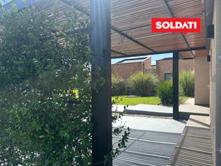 Foto 40 de Casa Santa Elena, con 3 cuartos y escritorio. Pileta, parrilla, piscina. Excelente.