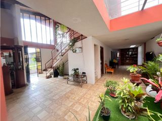 Foto 11 de Carcelén, Casa Comercial en Renta, 325m2, 10 Ambientes