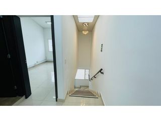 Foto 8 de Venta Oficina en Casa de dos Pisos 336 M2 en Niza Sur Bogotá