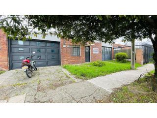 Foto 1 de Venta Oficina en Casa de dos Pisos 336 M2 en Niza Sur Bogotá