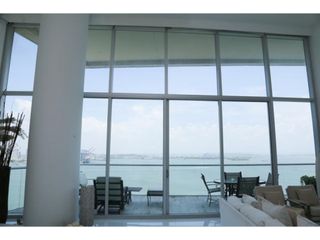 Foto 1 de Segrera Mutis vende apto dúplex vista a la bahía