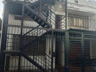 OPORTUNIDAD DE INVERSIÓN: CASA DE 3 PISOS CERCA AL MERCADILLO BOLOGNESI, TACNA