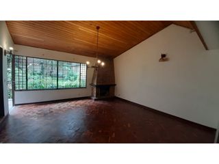 Foto 2 de Amplia casa con jardín para arriendo en Santa Ana Occidental
