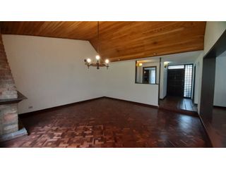 Foto 1 de Amplia casa con jardín para arriendo en Santa Ana Occidental