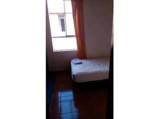Foto 7 de MOBLADA Casa tresniveles.GranGranada 100Mts,4alc,2baño,patio YG/MD