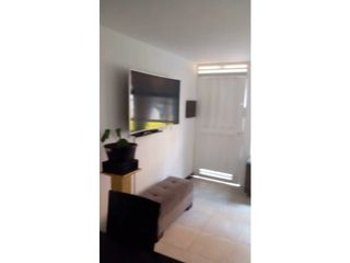 Foto 2 de MOBLADA Casa tresniveles.GranGranada 100Mts,4alc,2baño,patio YG/MD