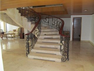 Foto 3 de Venta de casa para remodelar, amplios espacios, Bavaria Santa Marta