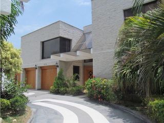 Foto 2 de Venta de casa para remodelar, amplios espacios, Bavaria Santa Marta
