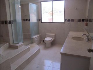 Foto 7 de Venta de casa para remodelar, amplios espacios, Bavaria Santa Marta