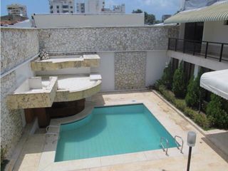 Foto 1 de Venta de casa para remodelar, amplios espacios, Bavaria Santa Marta