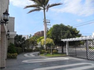 Foto 8 de Venta de casa para remodelar, amplios espacios, Bavaria Santa Marta