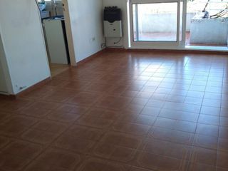 Foto 1 de 2 AMB CON BALCÓN TERRAZA 7° PISO AL FRENTE HERMOSA VISTA A PLAZA