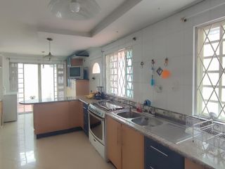 Foto 10 de ¡Vive en grande! Casa amplia de 4 habitaciones en Lomas de Monteserrín. Seguridad y confort total.