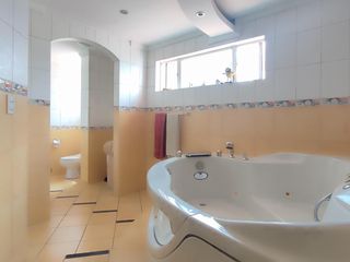 Foto 19 de ¡Vive en grande! Casa amplia de 4 habitaciones en Lomas de Monteserrín. Seguridad y confort total.