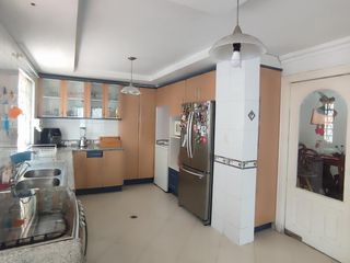 Foto 11 de ¡Vive en grande! Casa amplia de 4 habitaciones en Lomas de Monteserrín. Seguridad y confort total.