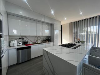 Foto 2 de JC- Venta de Casa de Lujo en Pance, Cali 🌟