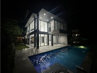 Foto 2 de JC - SE VENDE HERMOSA CASA EN PANCE