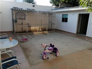 Foto 8 de Venta de amplia casa en el Jardín Santa Marta -FV