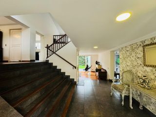 Foto 12 de ¡Vive el Lujo y la Comodidad en esta Espectacular Casa Esquinera en La Calleja!