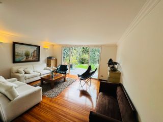 Foto 1 de ¡Vive el Lujo y la Comodidad en esta Espectacular Casa Esquinera en La Calleja!